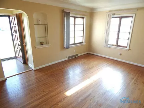 2155 Marlow Rd, Toledo, OH 43613 photo 3