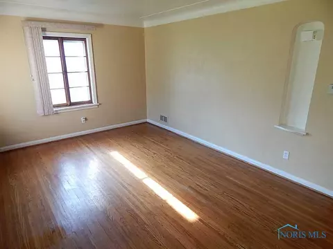 2155 Marlow Rd, Toledo, OH 43613 photo 2