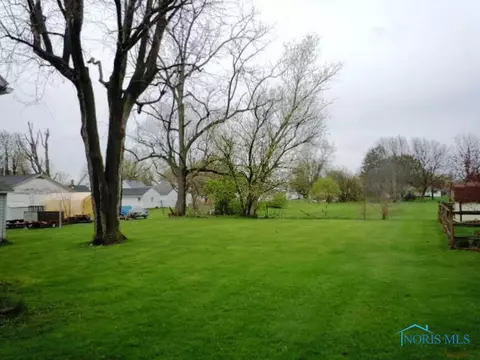 412 E Crocker St, Bradner, OH 43406 photo 2