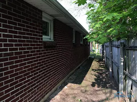 809 Haver Dr, Bryan, OH 43506 photo 2