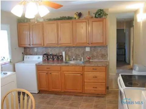 313 Dickens Dr, Toledo, OH 43607 photo 4