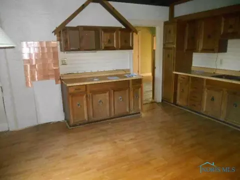 29010 E Broadway St, Walbridge, OH 43465 photo 2