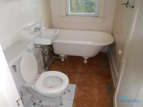 29010 E Broadway St, Walbridge, OH 43465 photo 6
