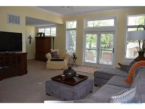 152 Blakeslee Ave, Bryan, OH 43506 photo 2