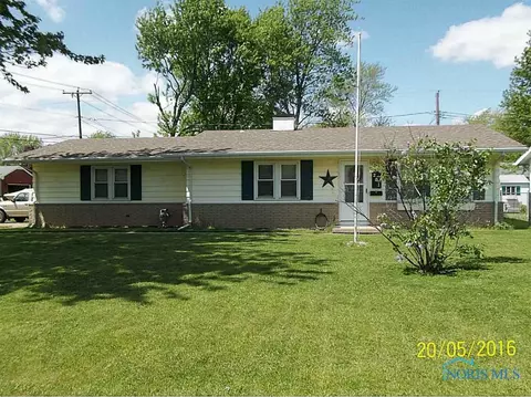 201 Warner St, Walbridge, OH 43465 photo 1