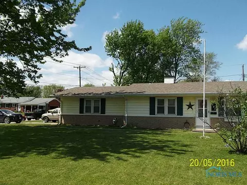 201 Warner St, Walbridge, OH 43465 photo 2