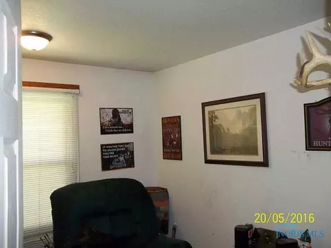 201 Warner St, Walbridge, OH 43465 photo 4
