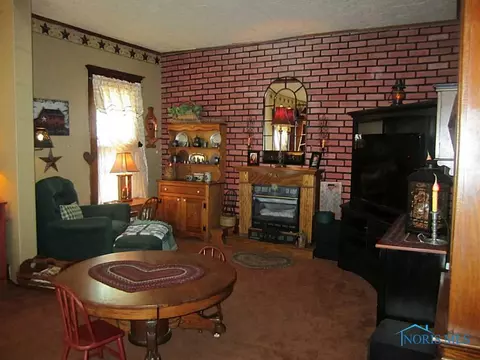 207 E Main St, Fayette, OH 43521 photo 5