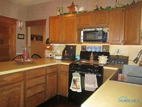 207 E Main St, Fayette, OH 43521 photo 9