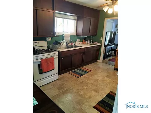 2631 Claredale Rd, Toledo, OH 43613 photo 6