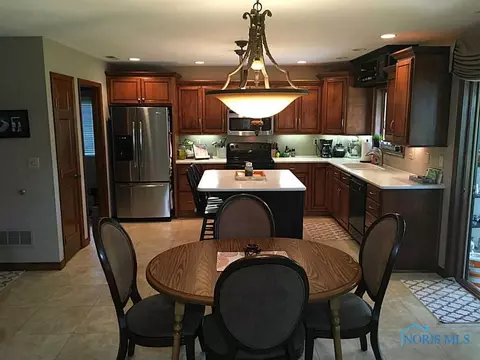 227 Illinois Dr, Bryan, OH 43506 photo 11
