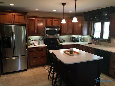 227 Illinois Dr, Bryan, OH 43506 photo 9