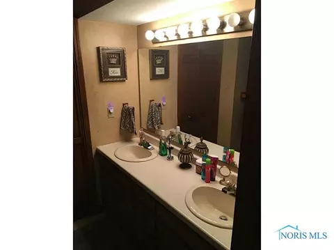227 Illinois Dr, Bryan, OH 43506 photo 18