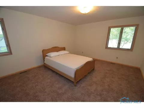 547 Thackeray Rd, Maumee, OH 43537 photo 6