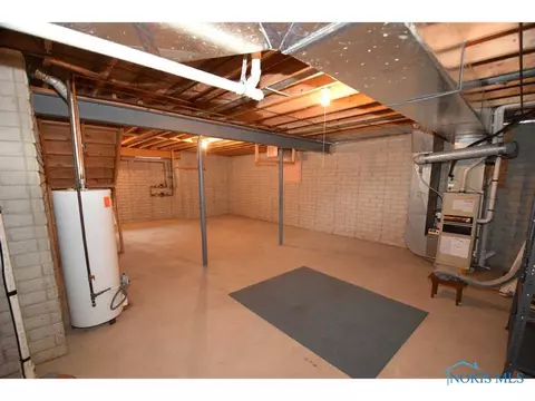 547 Thackeray Rd, Maumee, OH 43537 photo 9