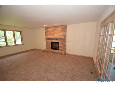 547 Thackeray Rd, Maumee, OH 43537 photo 1