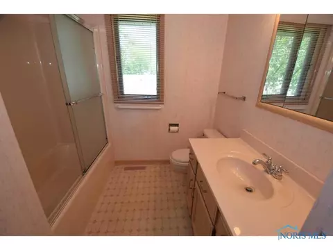 547 Thackeray Rd, Maumee, OH 43537 photo 5