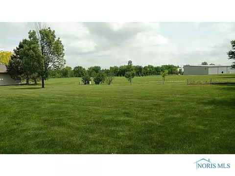 1202 Cobblestone Rd, Bryan, OH 43506 photo 3