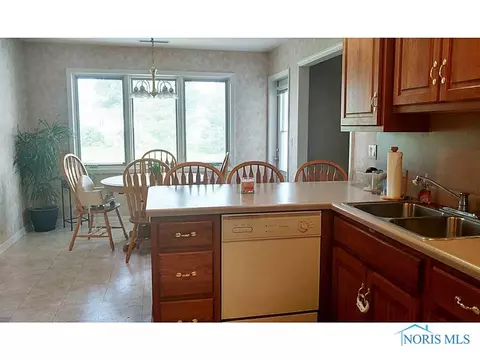 1202 Cobblestone Rd, Bryan, OH 43506 photo 7