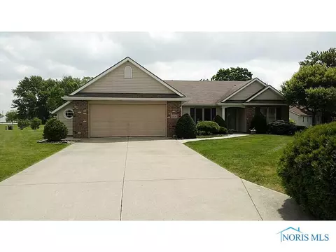 1202 Cobblestone Rd, Bryan, OH 43506 photo 1