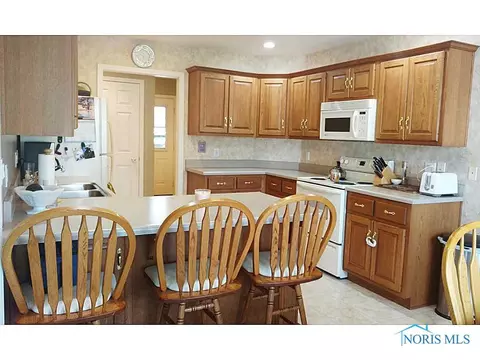 1202 Cobblestone Rd, Bryan, OH 43506 photo 6