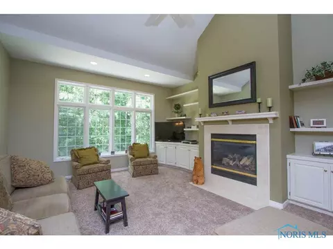 8958 Cedar Bend Rd, Sylvania, OH 43560 photo 3