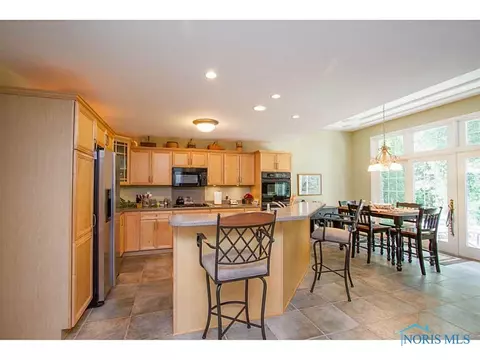 8958 Cedar Bend Rd, Sylvania, OH 43560 photo 2