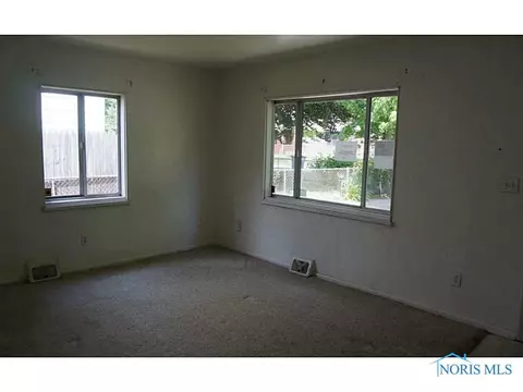 929 Searles, Toledo, OH 43607 photo 5