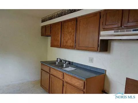 929 Searles, Toledo, OH 43607 photo 9