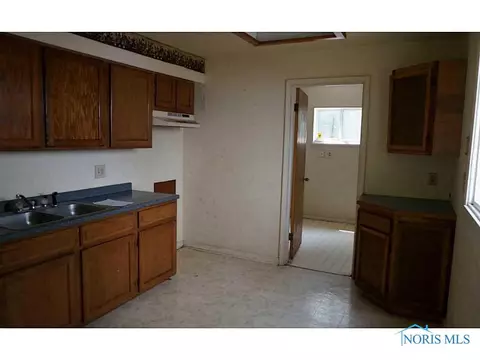 929 Searles, Toledo, OH 43607 photo 4