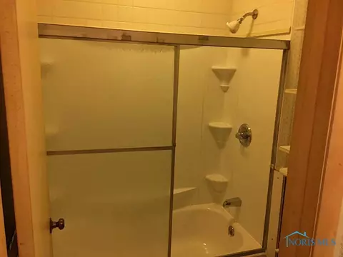 357 Wrexham Ln #102, Maumee, OH 43537 photo 13