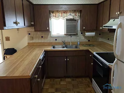 357 Wrexham Ln #102, Maumee, OH 43537 photo 7