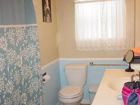 426 E Butler St, Bryan, OH 43506 photo 5