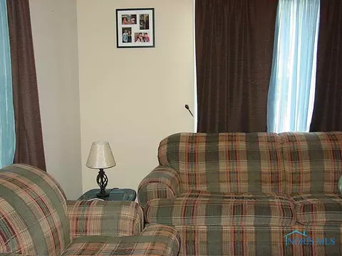 426 E Butler St, Bryan, OH 43506 photo 9