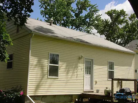 426 E Butler St, Bryan, OH 43506 photo 2
