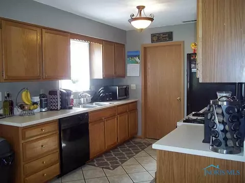 1618 Colonial Ln, Bryan, OH 43506 photo 5