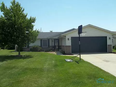 1618 Colonial Ln, Bryan, OH 43506 photo 1