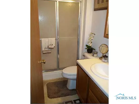 1618 Colonial Ln, Bryan, OH 43506 photo 8