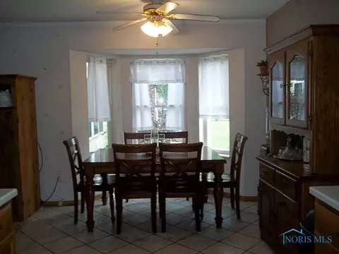 1618 Colonial Ln, Bryan, OH 43506 photo 6