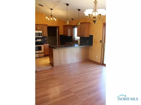 131 Amy Dr, Bryan, OH 43506 photo 4