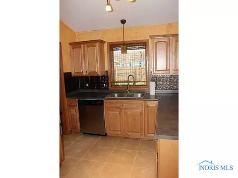 131 Amy Dr, Bryan, OH 43506 photo 3