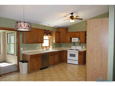 4106 Eber Rd, Monclova, OH 43542 photo 3