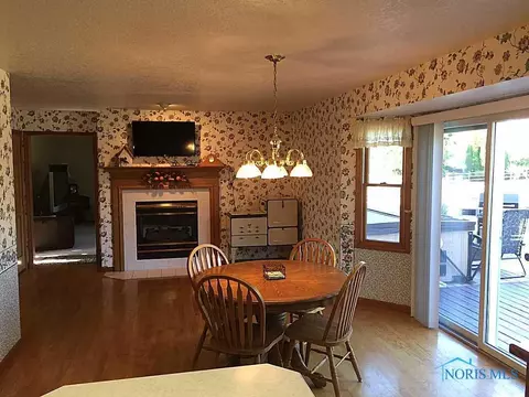 1097 Springcrest Dr, Waterville, OH 43566 photo 7