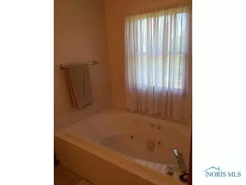 1097 Springcrest Dr, Waterville, OH 43566 photo 15