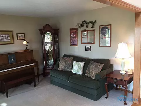 1097 Springcrest Dr, Waterville, OH 43566 photo 5