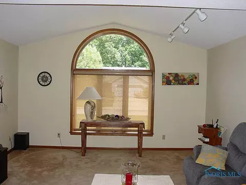 207 Brown Dr, Bryan, OH 43506 photo 4