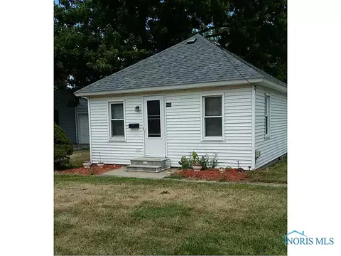 112 E Walnut, Oak Harbor, OH 43449 photo 1