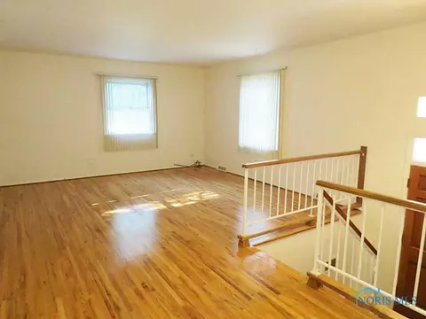 914 Independence Rd, Toledo, OH 43607 photo 4