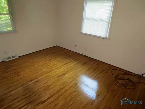 914 Independence Rd, Toledo, OH 43607 photo 6