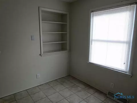 914 Independence Rd, Toledo, OH 43607 photo 8